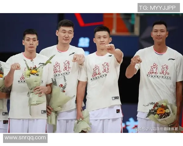 深圳篮球队整体压制革新之路：从战术调整到团队协作的全面提升