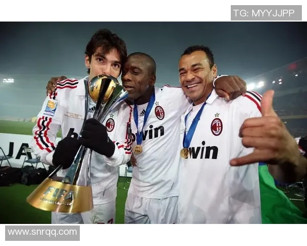 欧洲足球明星亲自颁发金牌助力年轻运动员梦想成真